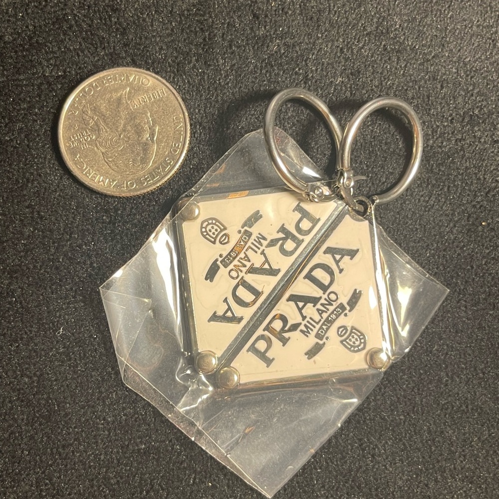 Label Earring Set - Picture 3 of 3